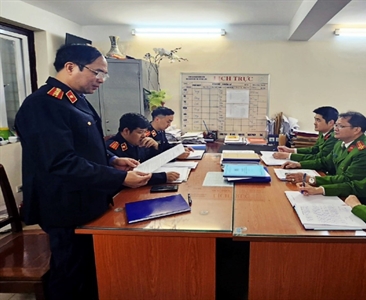 Kiểm sát trực tiếp việc tạm giữ, tạm giam tại Nhà tạm giữ Công an quận Hoàn...